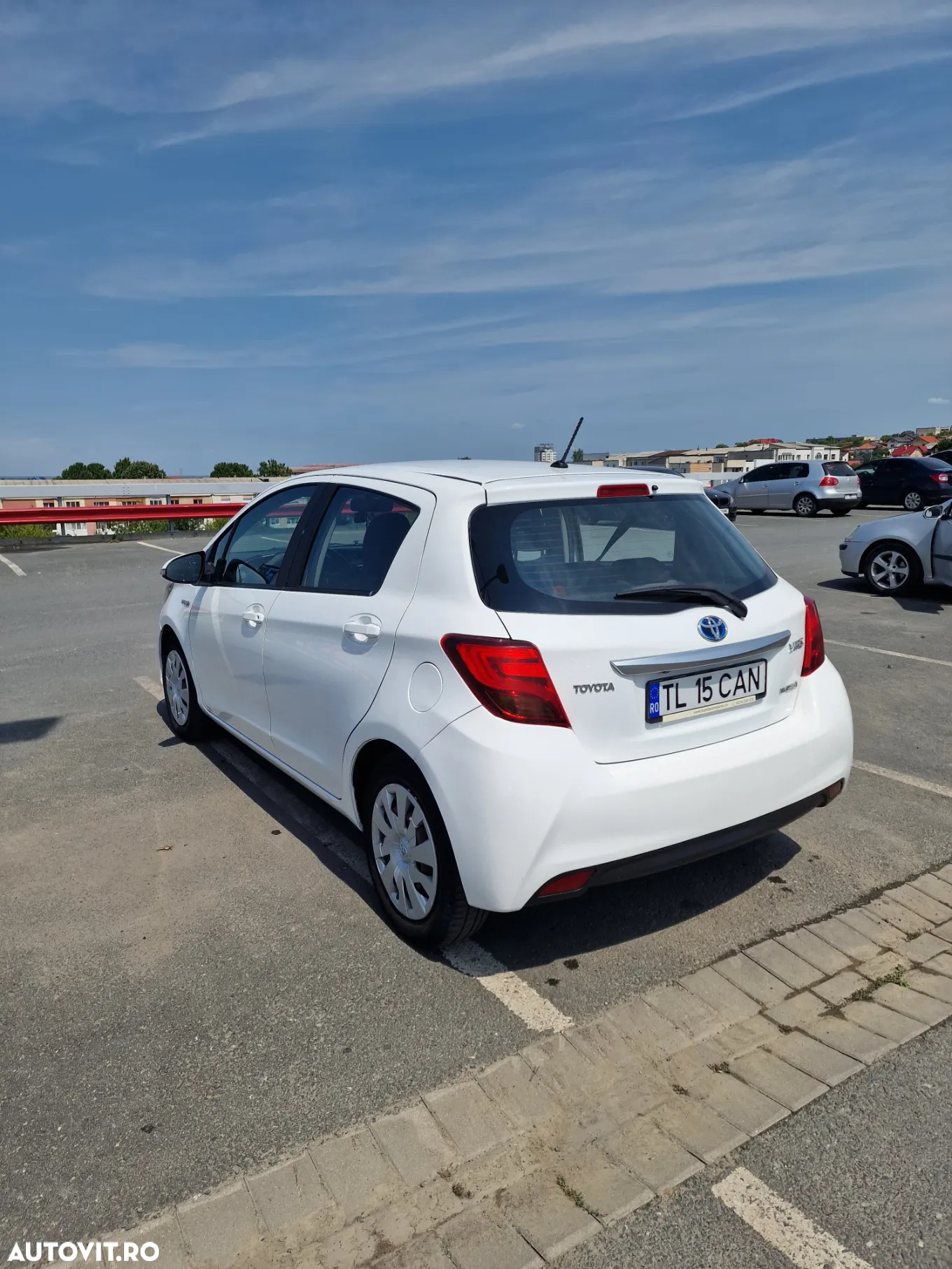 Toyota Yaris 1.5 VVT-i HSD Terra - 4
