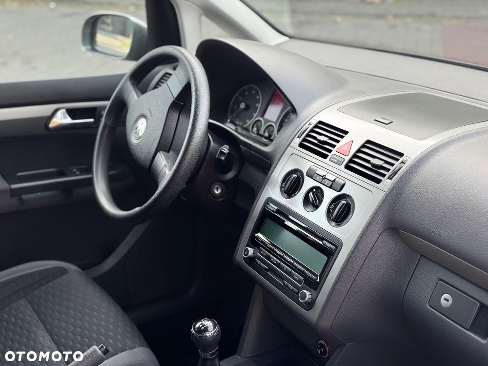 Volkswagen Touran - 17