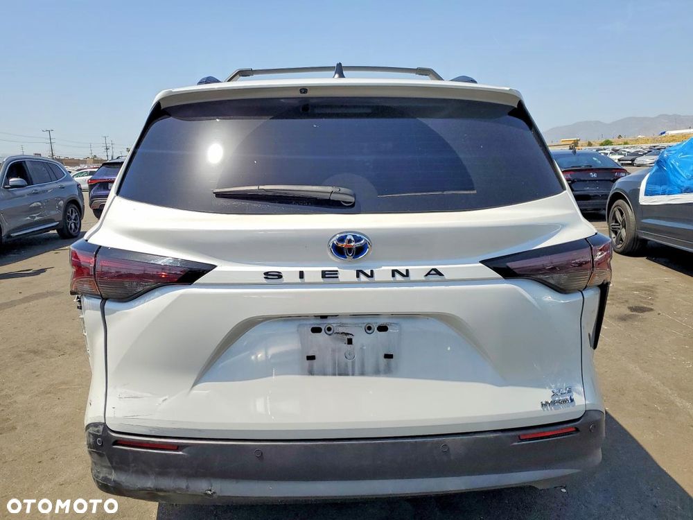 Toyota Sienna - 8