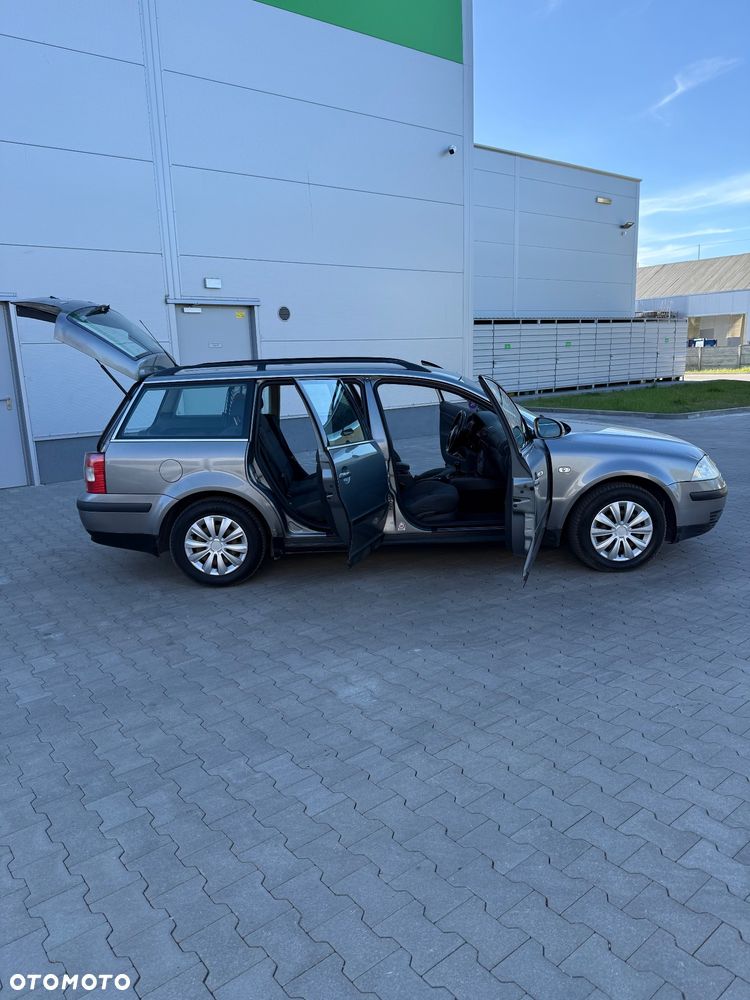 Volkswagen Passat 1.9 TDI Highline - 9