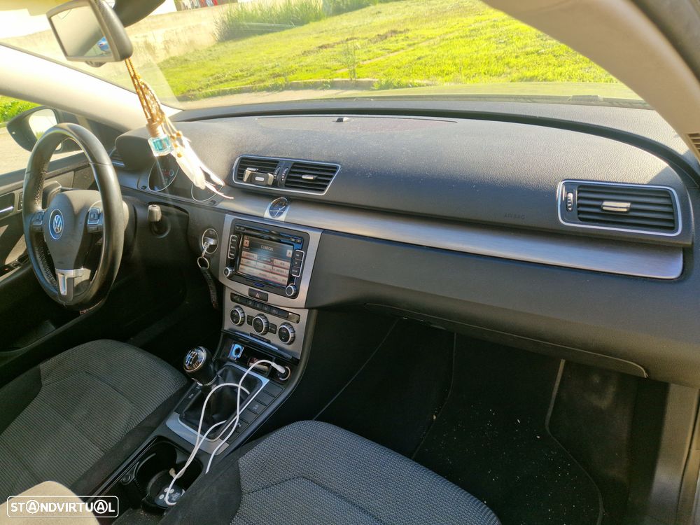 VW Passat Variant 1.6 TDI BlueMotion - 14