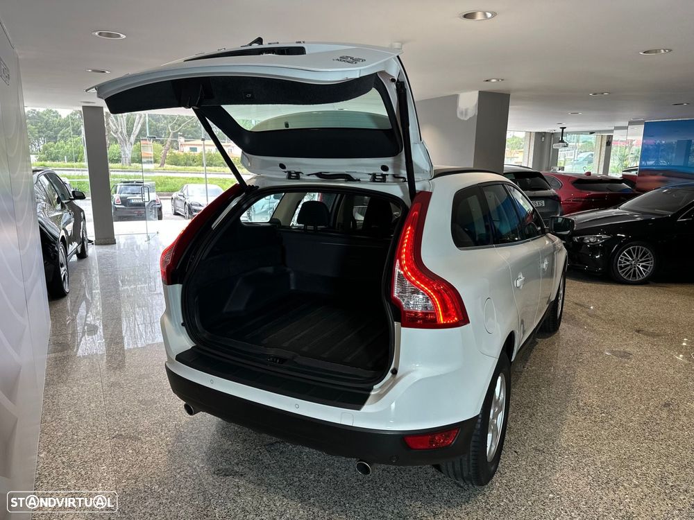Volvo XC 60 2.4 D3 Momentum Start/Stop - 27