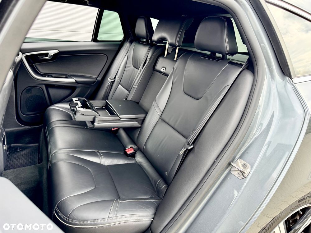 Volvo V60 D4 Geartronic R-Design - 30