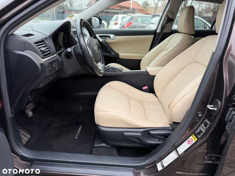 Lexus CT 200h Prestige - 9