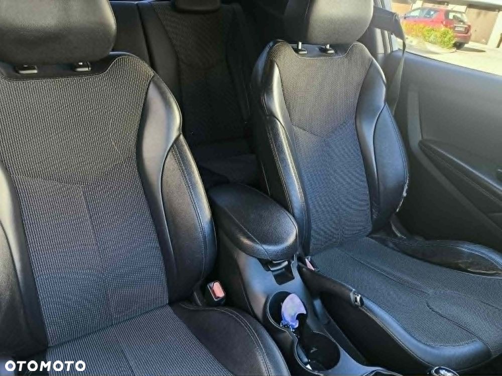 Hyundai Veloster 1.6 GDI Comfort - 2