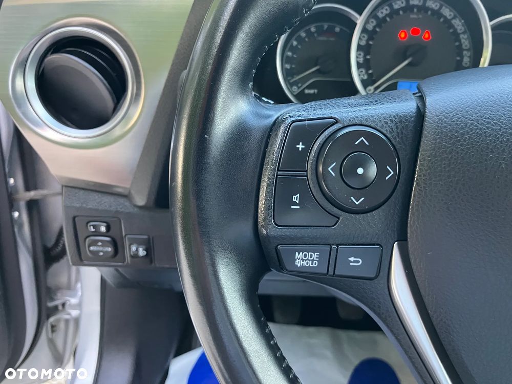 Toyota Auris 1.6 Prestige - 24