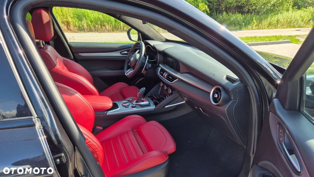 Alfa Romeo Stelvio 2.0 Turbo 16V AT8-Q4 Veloce - 29