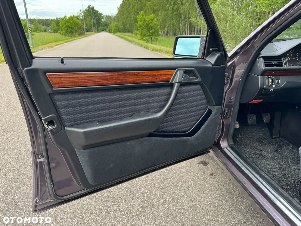 Mercedes-Benz W124 (1984-1993) - 30
