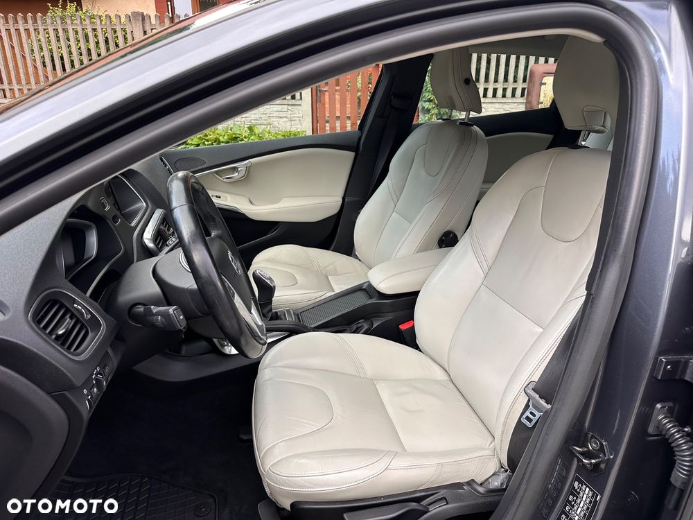 Volvo V40 D2 Summum - 16