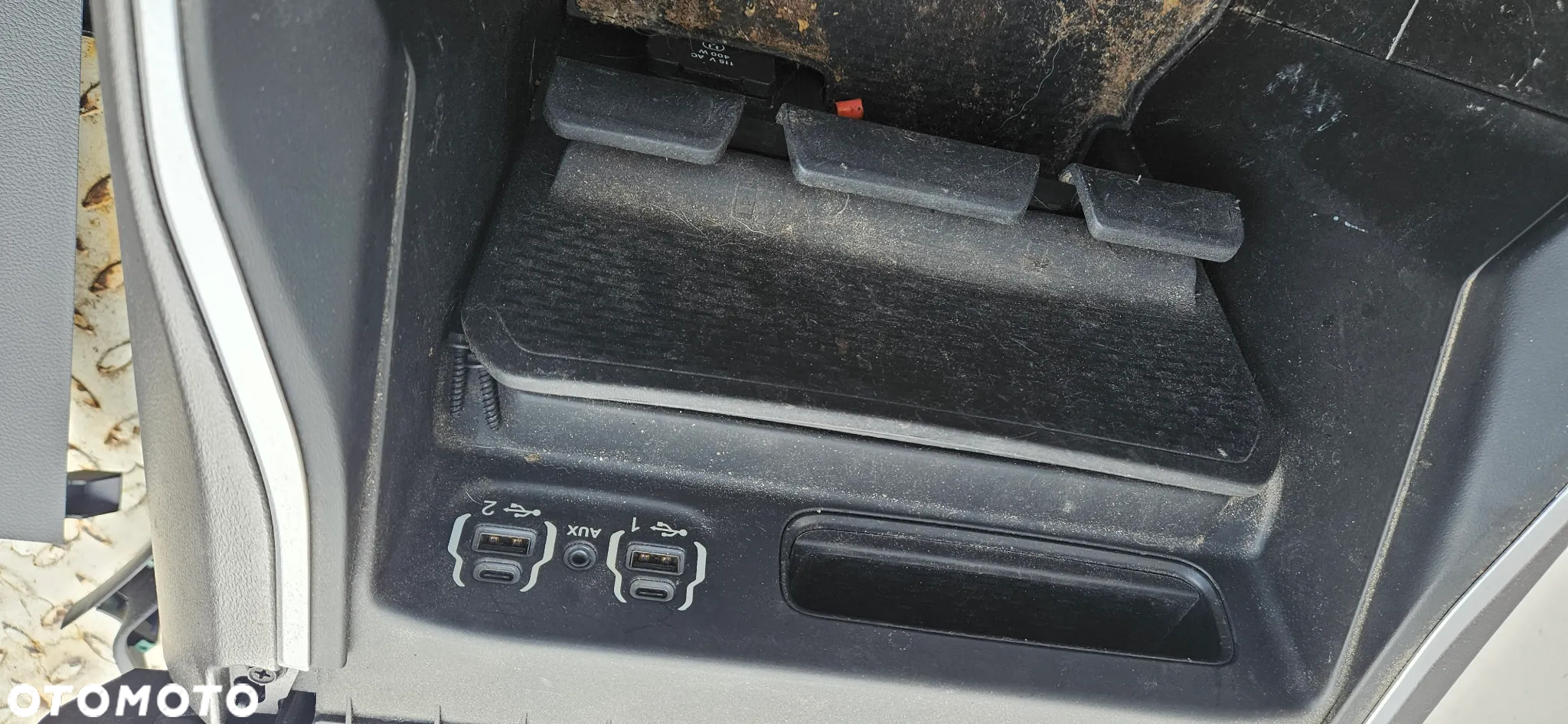 RAM 1500 V 5 2019- Big Horn KRÓTKI QUAD CAB 1,5 Komplet foteli Fotele tapicerka Kanapa Środek Boczki wykładzina Słupek próg listwa CZARNE WNĘTRZE WELUR - 29