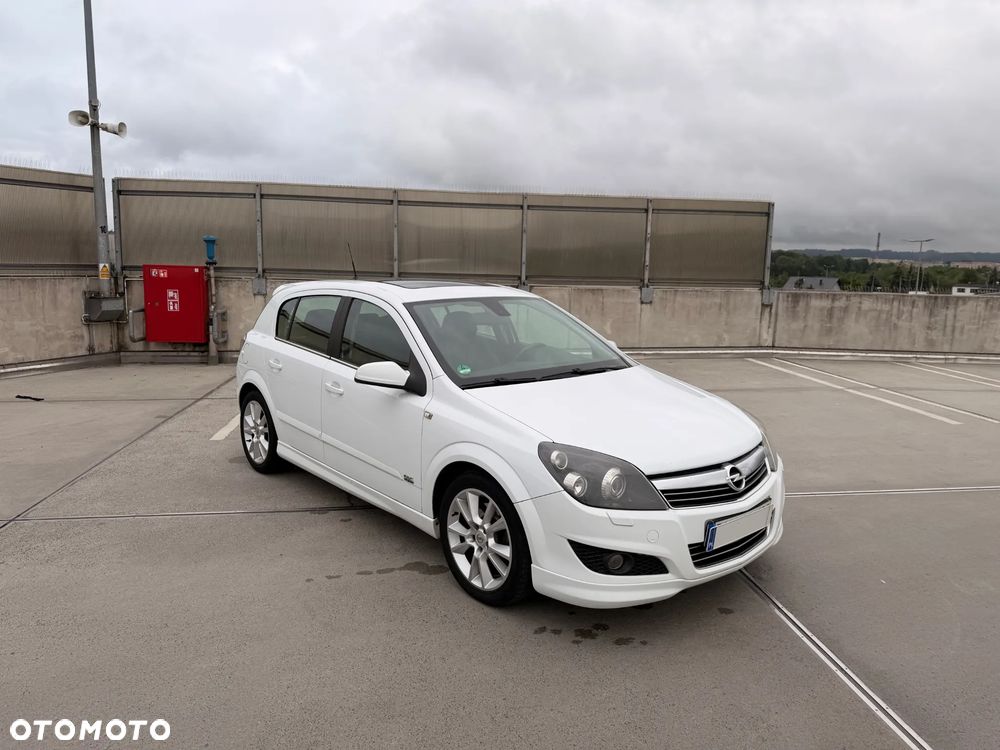 Opel Astra 1.6 Turbo White Edition - 2