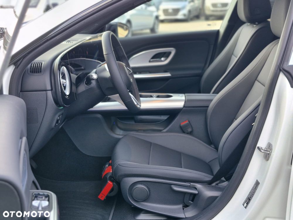 Mercedes-Benz CLA 200 mHEV 8G-DCT - 13