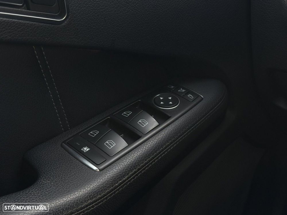 Mercedes-Benz E 300 Bluetec Hybrid Avantgarde - 11