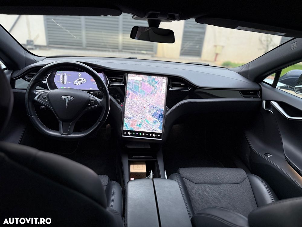 Tesla Model S - 10