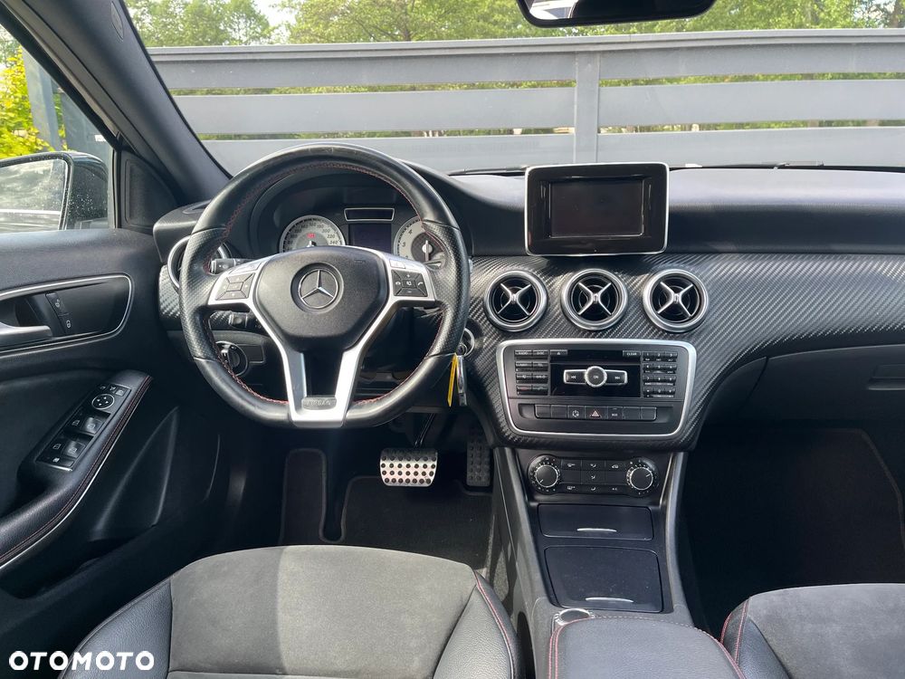 Mercedes-Benz Klasa A 180 7G-DCT AMG Line - 24