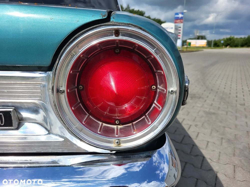 Ford Fairlane - 10