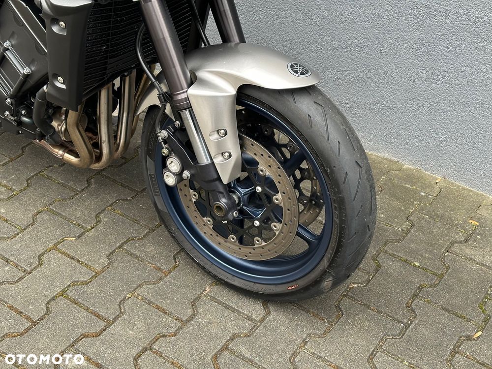 Yamaha FZ - 24