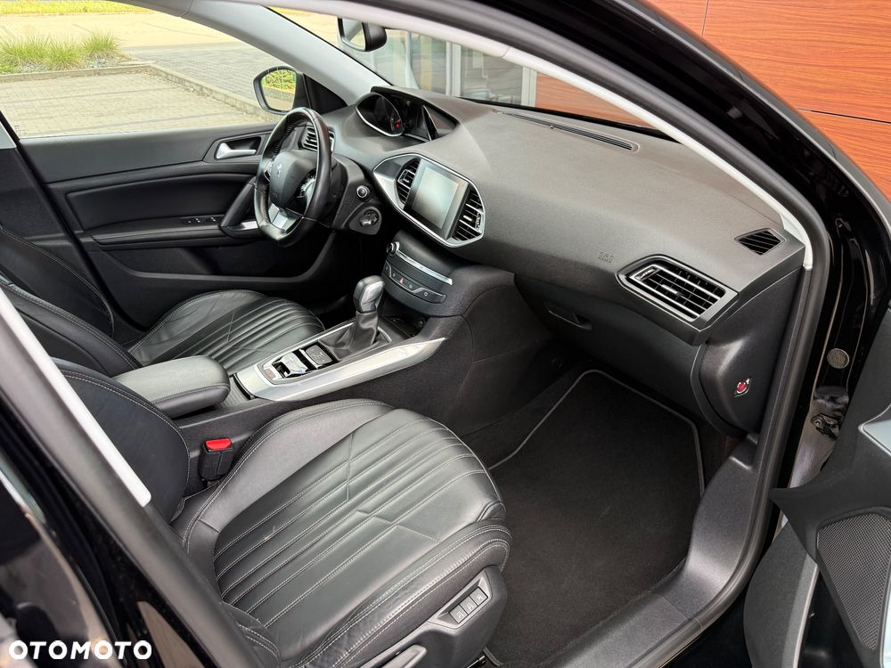 Peugeot 308 1.2 PureTech Allure S&S - 33