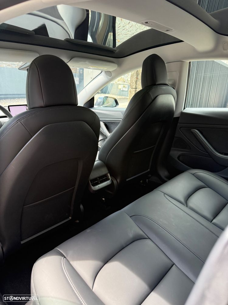 Tesla Model 3 Standard Range Plus RWD — fotografia 6