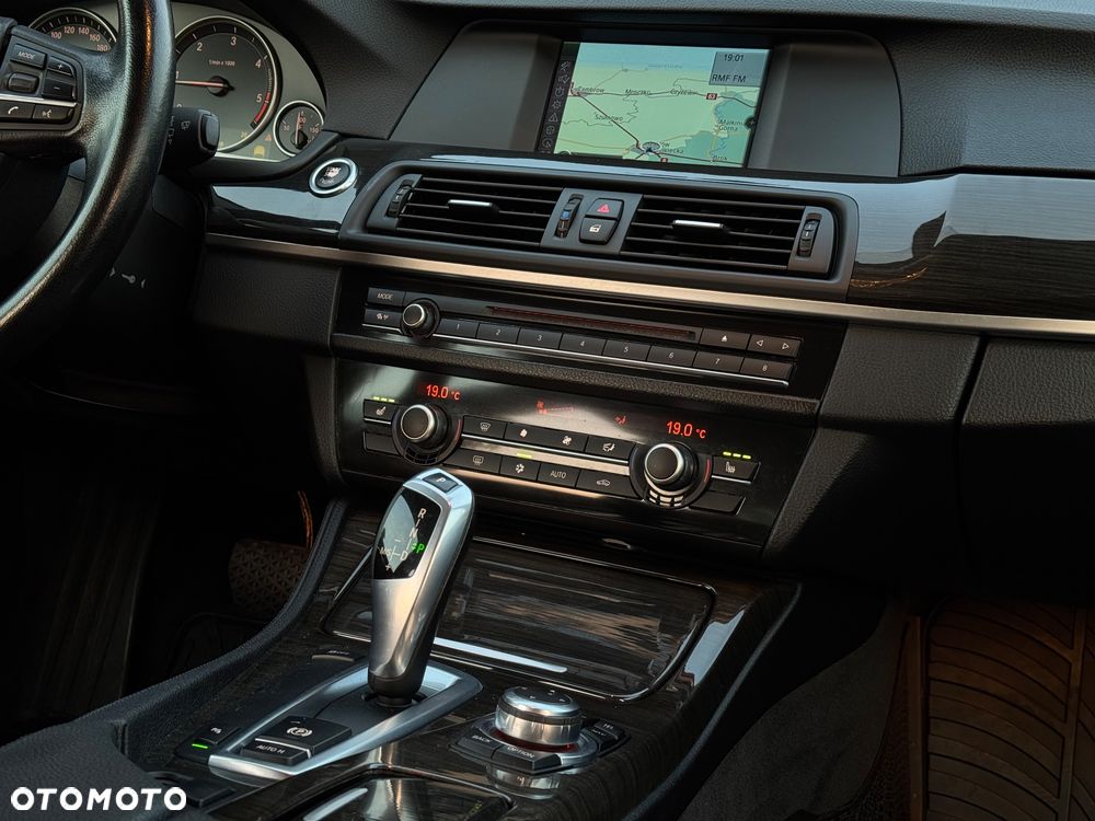 BMW Seria 5 520d - 29