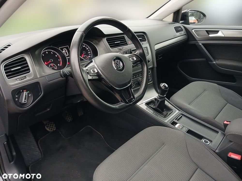 Volkswagen Golf - 11