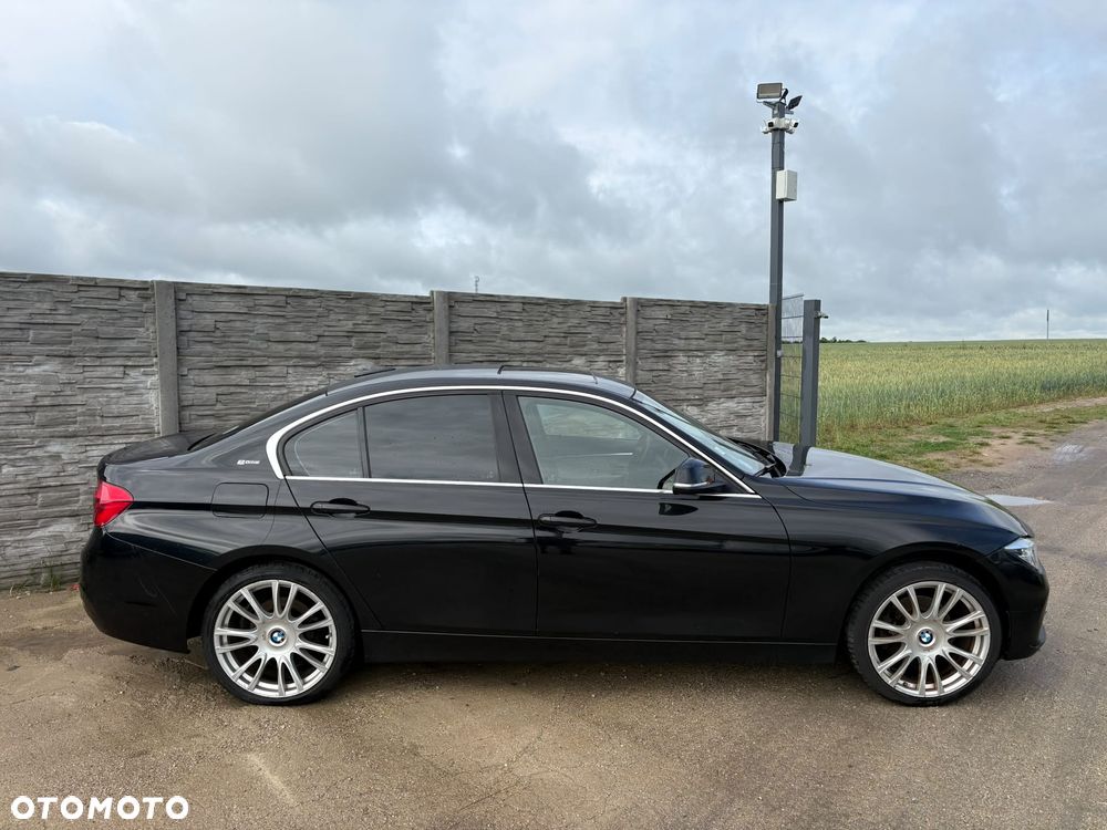 BMW Seria 3 330e iPerformance Sport Line - 33