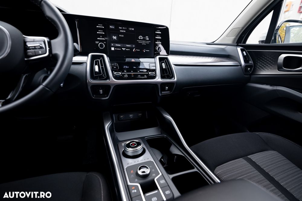 Kia Sorento 1.6 T-GDI HEV 6AT 4x4 7P Premium - 13