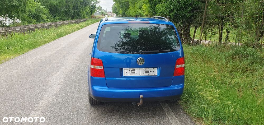 Volkswagen Touran 2.0 FSI Highline - 2