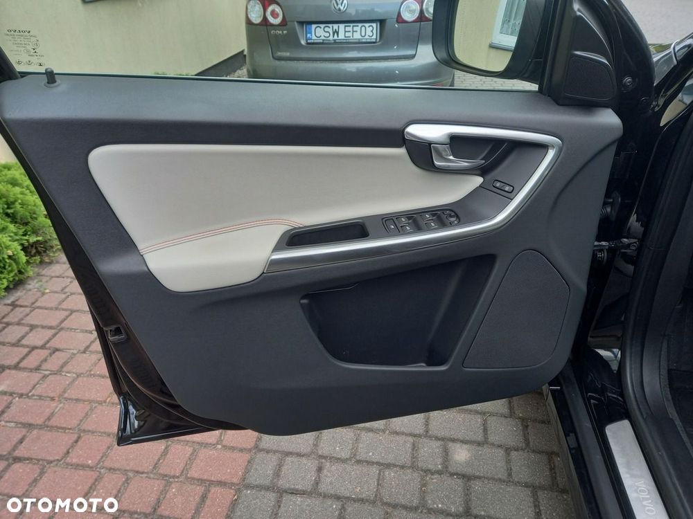 Volvo XC 60 D3 Drive-E Ocean Race - 32