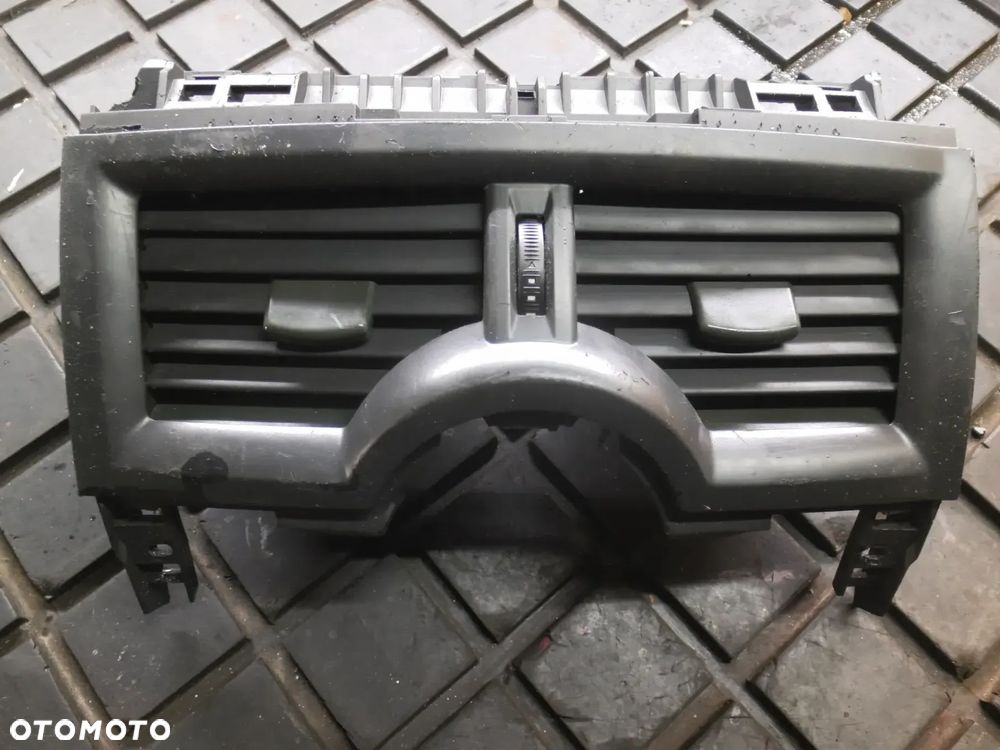 Renault Megane 2 II FL 05-09 KRATKA NAWIEWU POWIETRZA ŚRODKOWA - 1