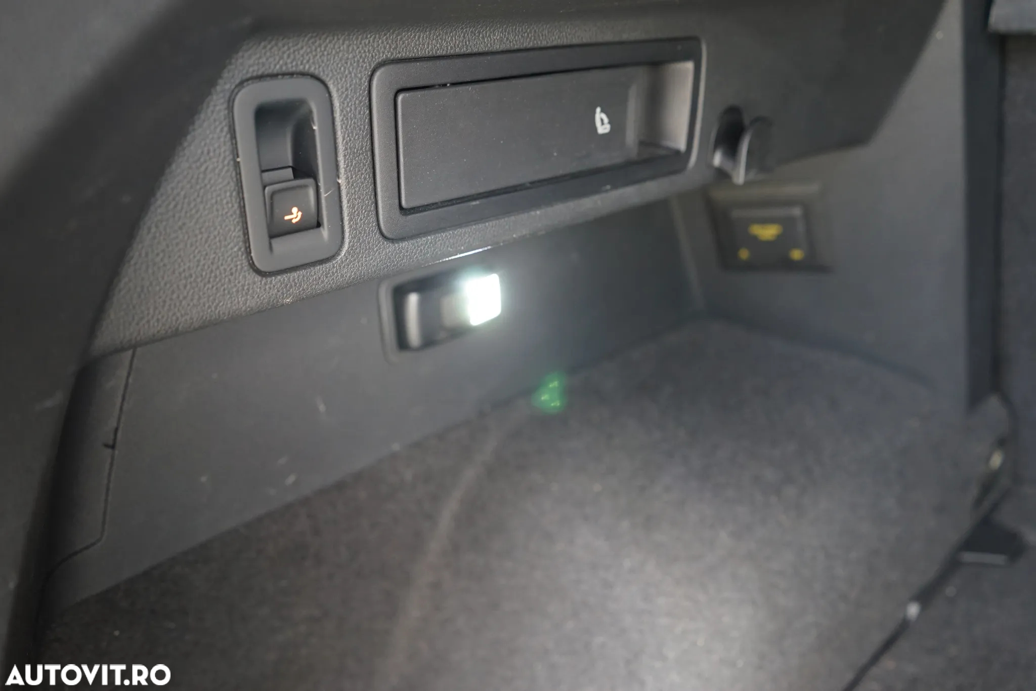 Volkswagen Tiguan 2.0 TDI SCR 4MOTION DSG R-Line - 29