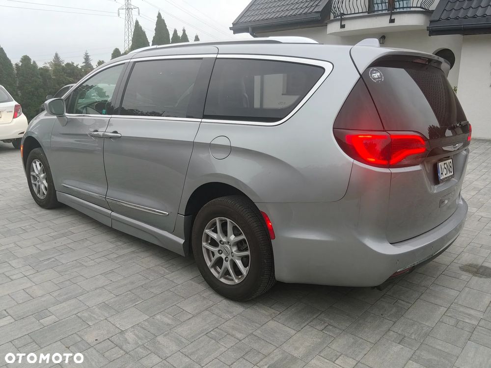 Chrysler Pacifica - 6