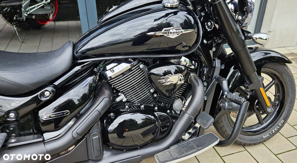 Suzuki Intruder - 24