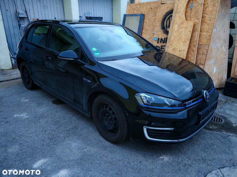Volkswagen Golf - 2