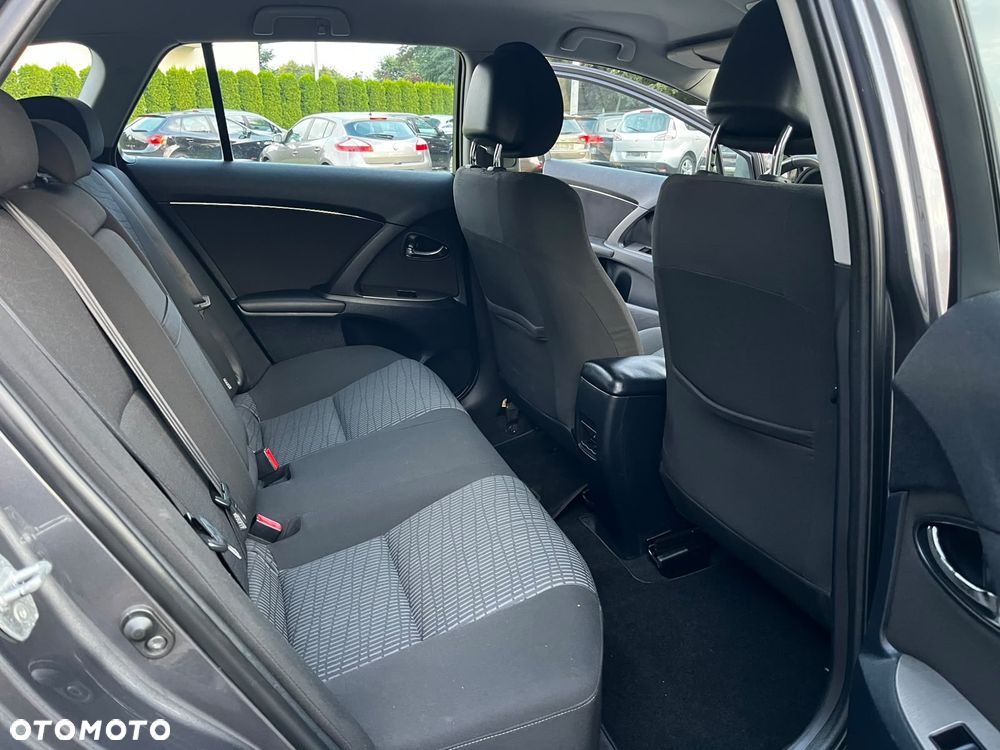 Toyota Avensis - 16