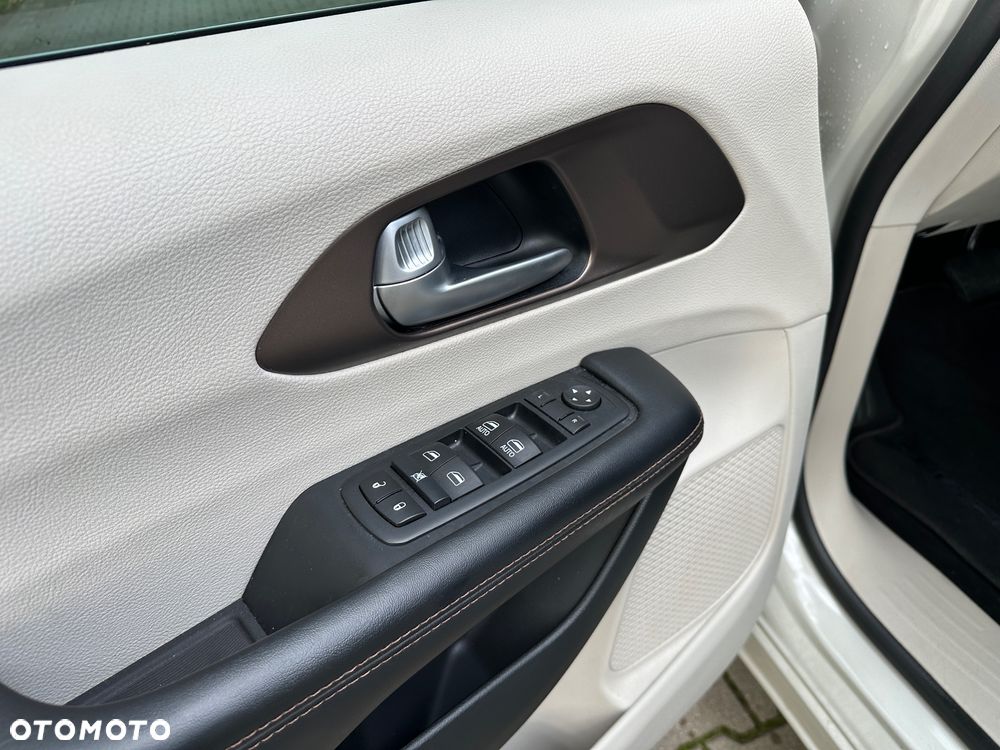 Chrysler Pacifica - 13