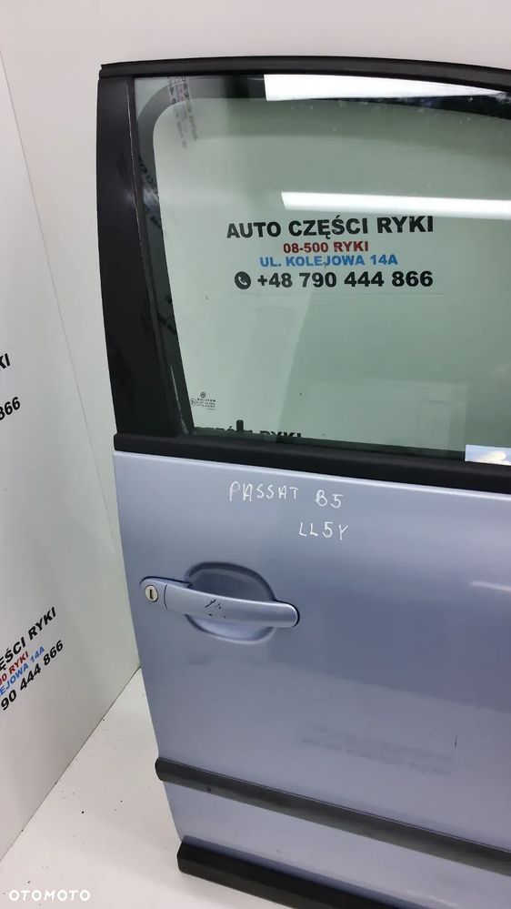 VW Passat B5 Kombi  Sedan  Drzwi Prawe  Przód LL5Y - 15