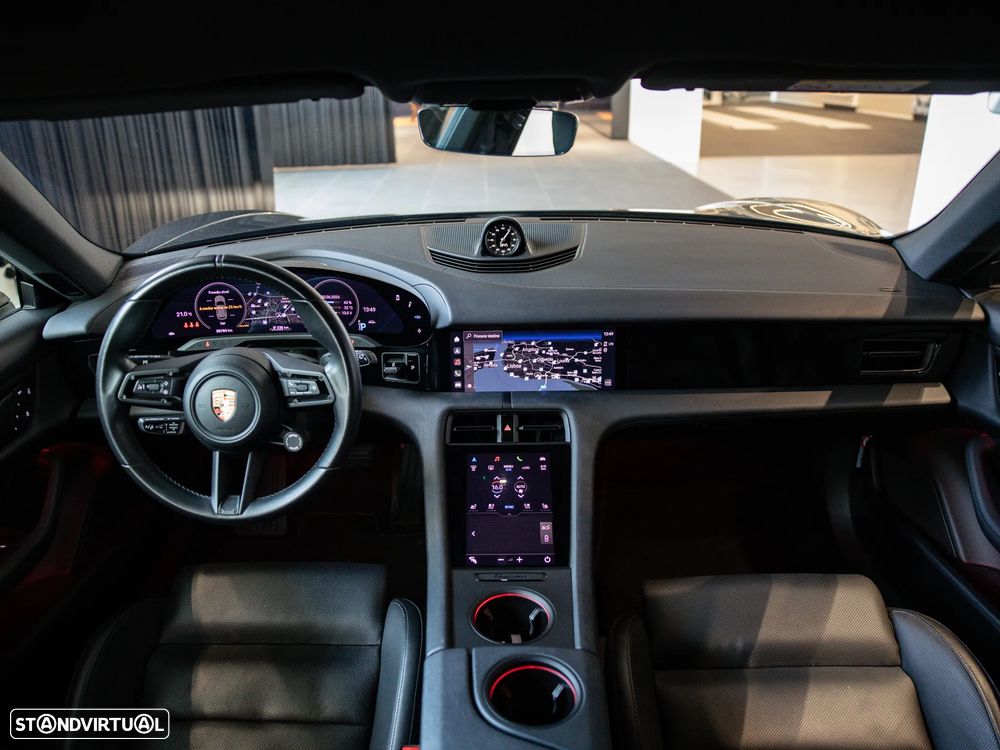 Porsche Taycan Sport Turismo - 32