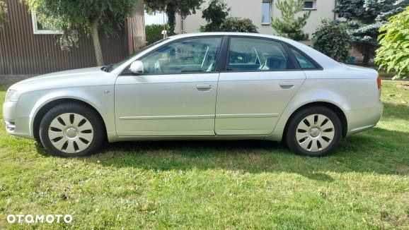 Audi A4 Limousine - 4