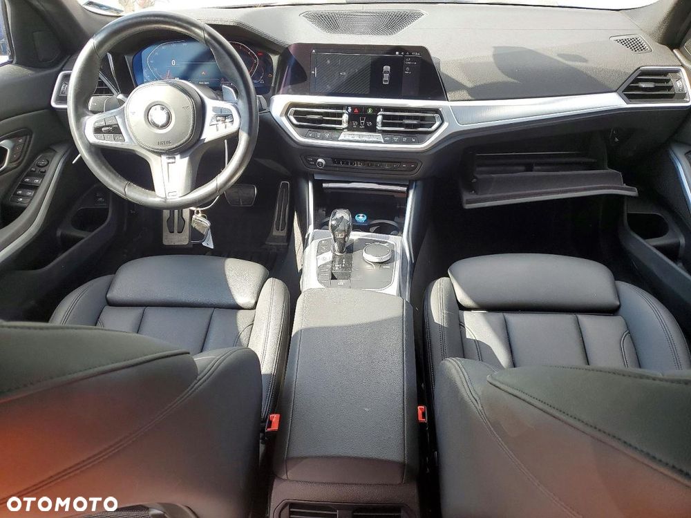 BMW Seria 3 330i xDrive M Sport - 8