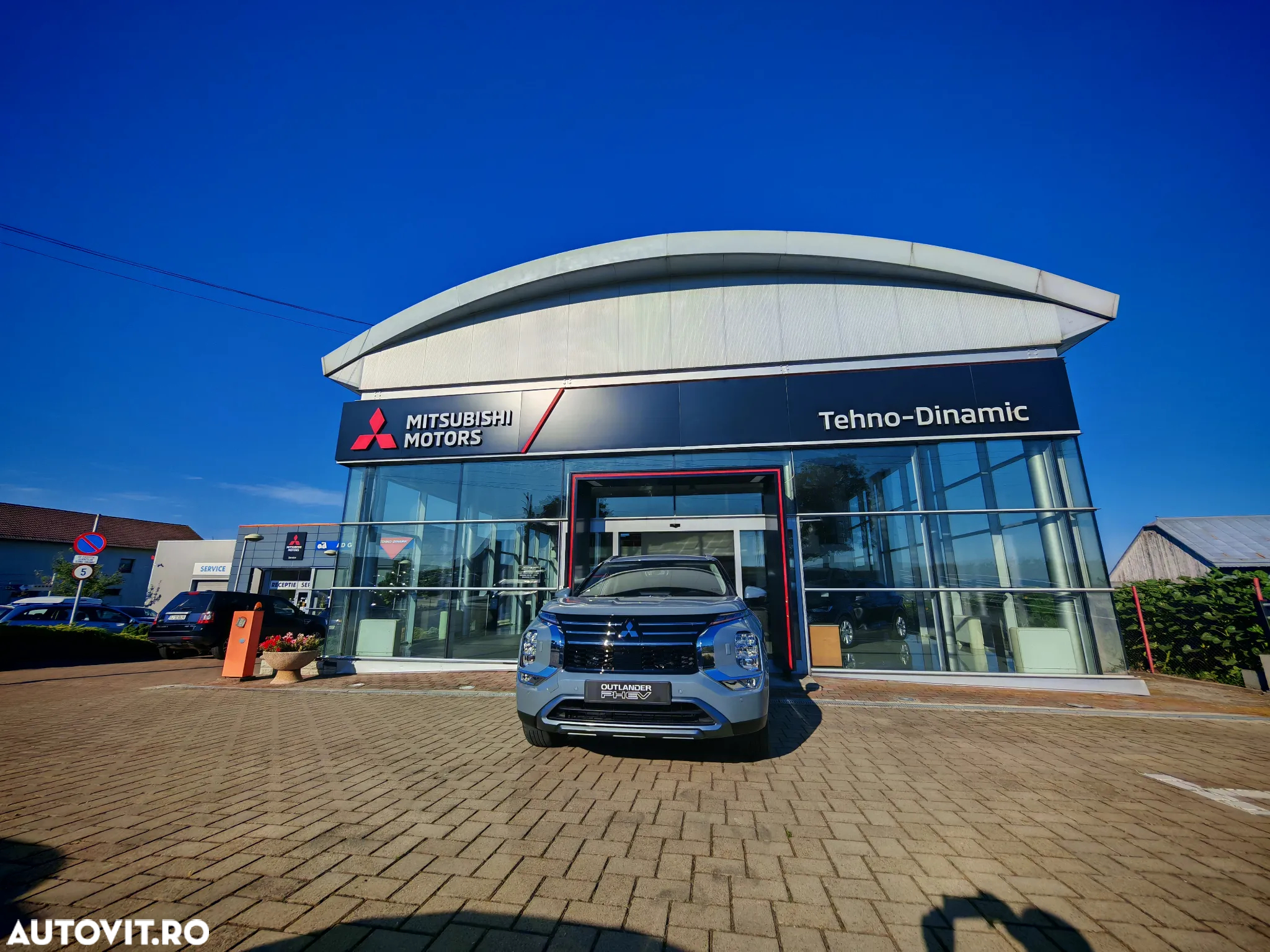 Mitsubishi Outlander 2.4 4WD Plug-In Hybrid - 4