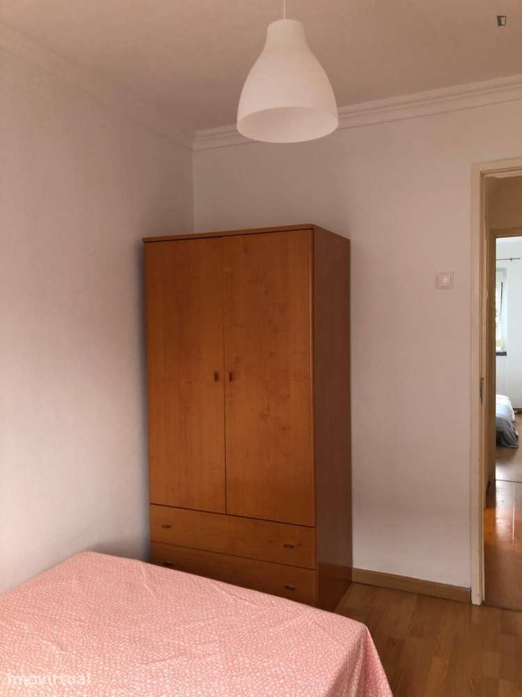 Quarto - localizado em Benfica Lisbon - Grande imagem: 3/8
