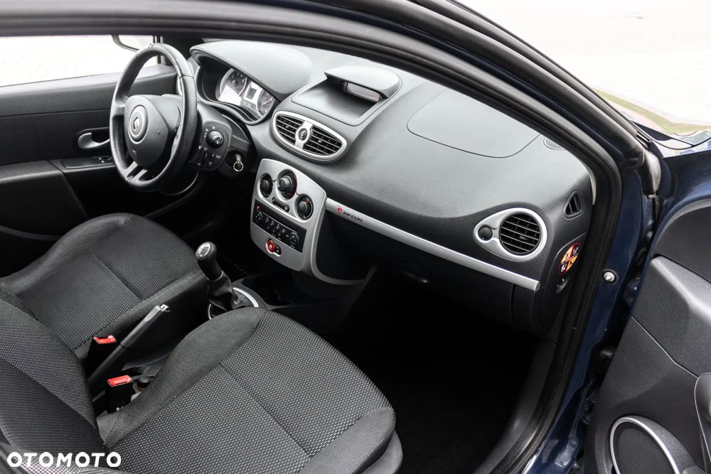 Renault Clio 1.2 16V Arctica - 28