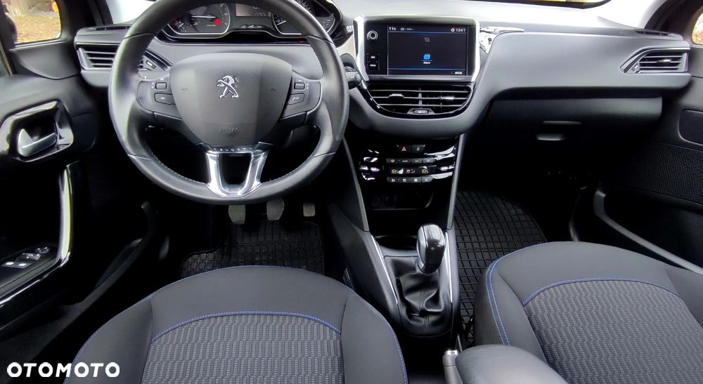 Peugeot 208 - 16