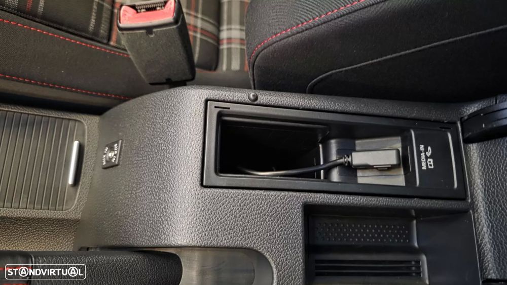 VW Golf 2.0 TSi GTI DSG - 44