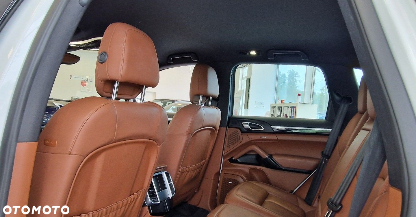 Porsche Cayenne - 16