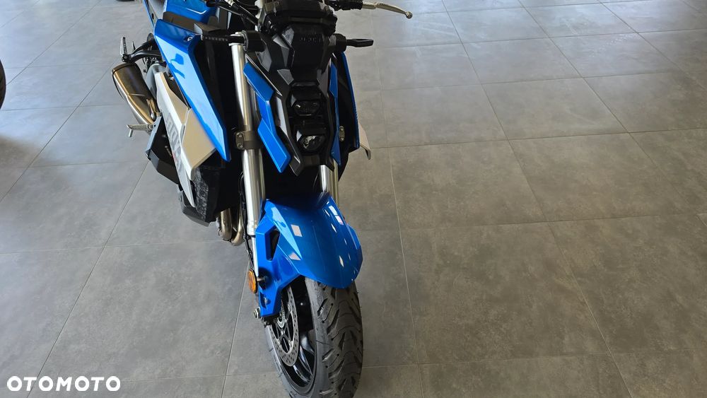 Suzuki GSX - 32