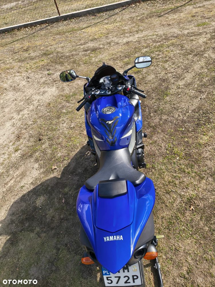 Yamaha R1 - 10