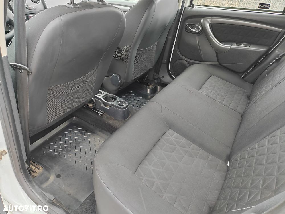 Dacia Duster 1.6 4x4 - 14