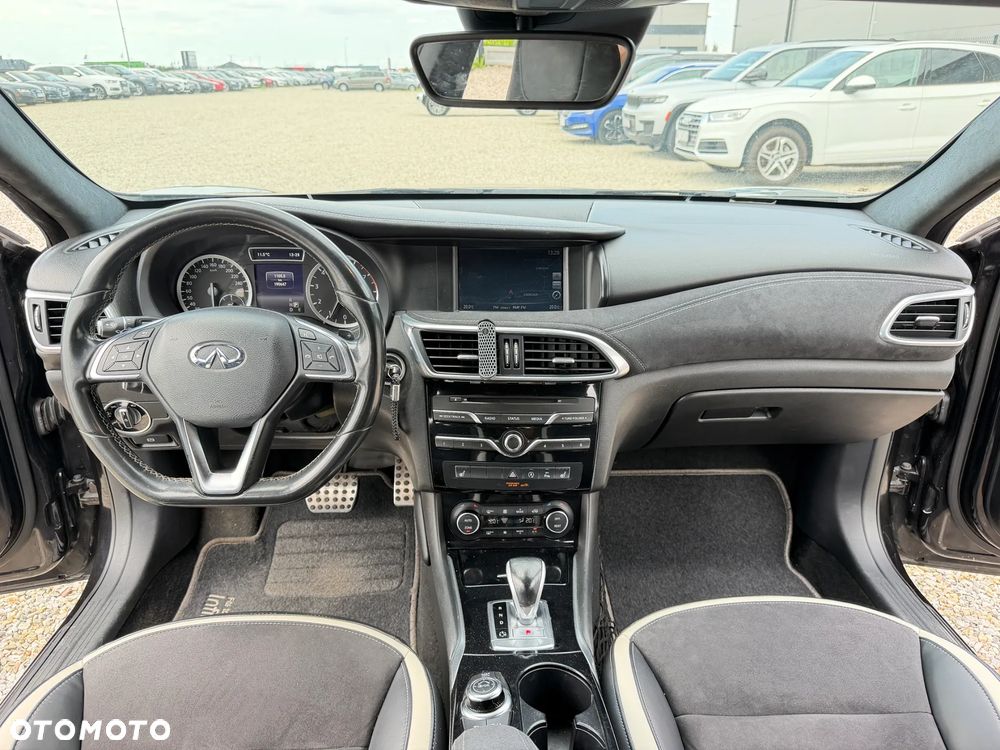 Infiniti Q30 1.6t Sport 7DCT - 6